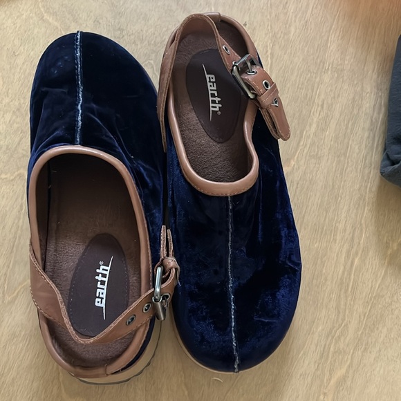 EARTH Lyra Navy Velvet clogs with buckle • size 7 - Picture 12 of 12